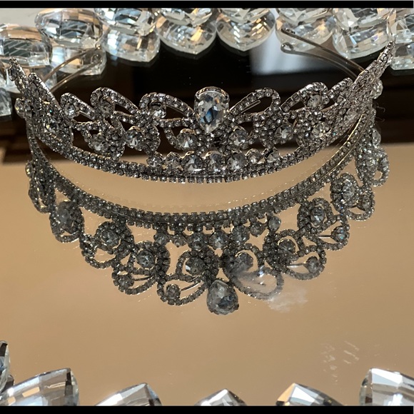 Tiara - Picture 1 of 1